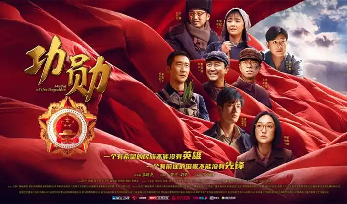 荷花影院手稿入架前的归类工作台